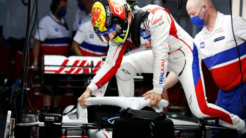 Mick Schumacher 6: stagione d'esordio sicuramente istruttiva per il giovane pilota della Haas. Senza dubbio fa meglio del suo compagno Mazepin