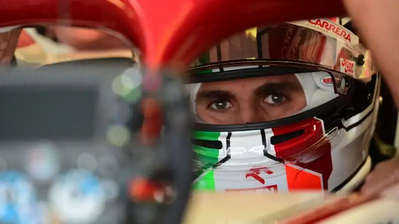 Antonio Giovinazzi 5.5: senza ombra di dubbio paga qualche scelta discutibile dell'Alfa Romeo, ma poteva fare di più