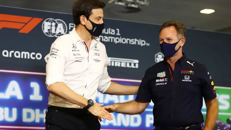 Wolff e Horner 4: rovinano il duello Verstappen-Hamilton con uscite rivedibili. Non lo stile che ci si aspetta da due professionisti come loro