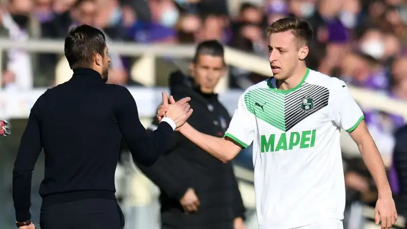 Frattesi 7: propizia la rete di Scamacca per i neroverdi e poi segna il secondo gol con un gran inserimento