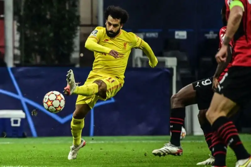 Salah 6,5. Approfitta di una corta respinta di Maignan per firmare il pesantissimo provvisorio 1-1.