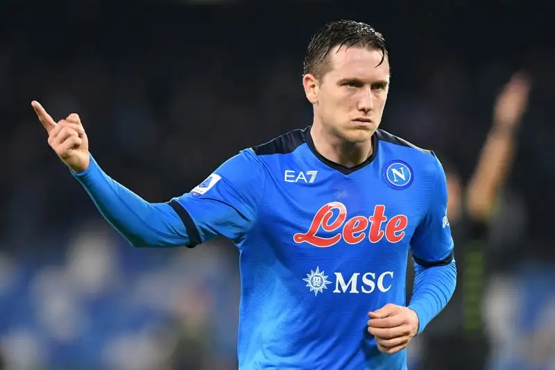 Zielinski 6,5 - Caparbio nel volere a tutti i costi il gol del momentaneo pareggio, talvolta va in sofferenza col ritmo indiavolato dei dirimpettai nerazzurri 