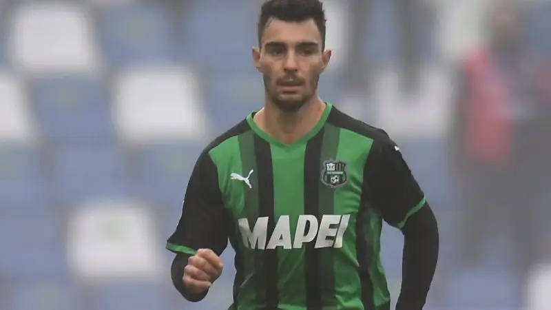 Ayhan 5: subentra al posto di Ferrari e si fa espellere nei minuti finali della partita, lasciando i suoi in dieci