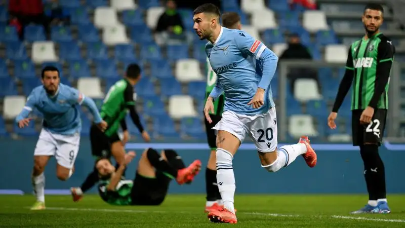 Zaccagni 7: segna la sua prima rete con la maglia della Lazio portando la sua squadra al momentaneo vantaggio