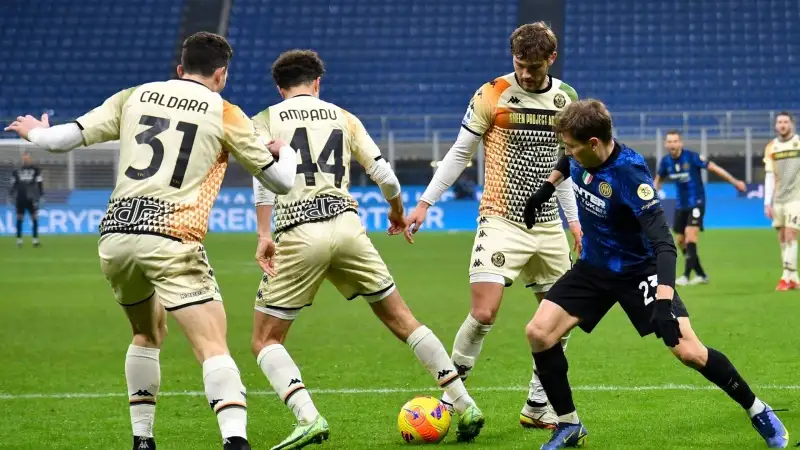 Ampadu 6.5: Bella gara per il difensore, che fornisce l'assist per la rete del provvisorio vantaggio