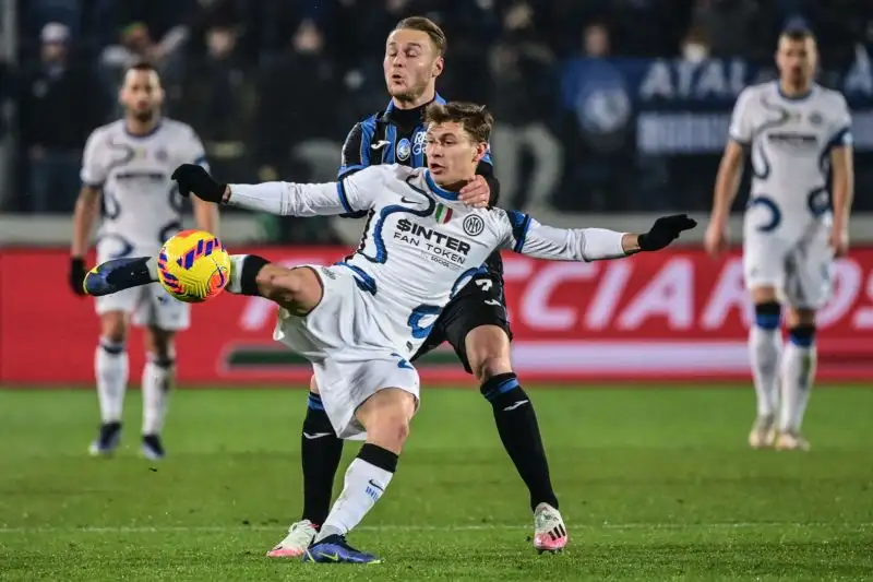 Barella 7 - Non si lascia condizionare dalla botta presa ad inizio match, macinando la solita quantità di chilometri. Bellissimo il tacco a liberare D'Ambrosio davanti a Musso nel finale di partita