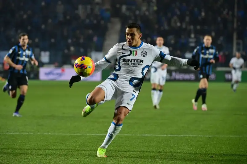 Sanchez 5,5 - Ha voglia di spaccare il mondo, ma non incide come vorrebbe. Nel primo tempo Musso gli nega la gioia del gol con un super intervento, ma da lì in poi non produce più nulla