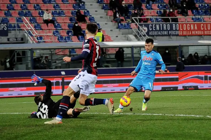 Skorupski 6.5: Fa una grande parata a inizio gara, poi può fare ben poco nelle azioni che hanno portato ai gol di Lozano