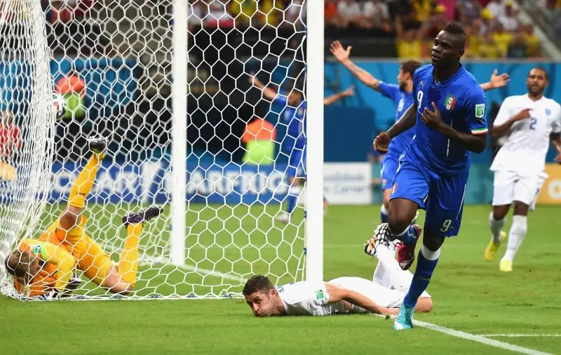 Con 2 gol il miglior realizzatore della Nazionale nella storia della Confederations Cup (a pari merito con Daniele De Rossi e Giuseppe Rossi) 
