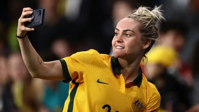 Con la nazionale maggiore australiana ha esordito nel 2016
