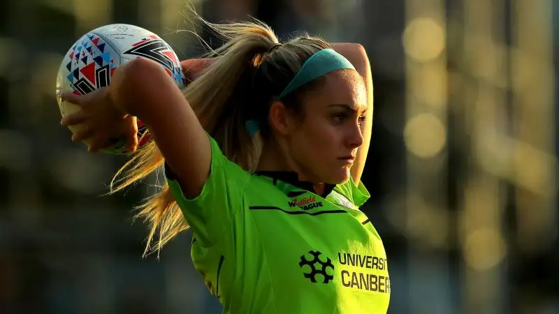 Nel 2017 si è trasferita al Canberra United
