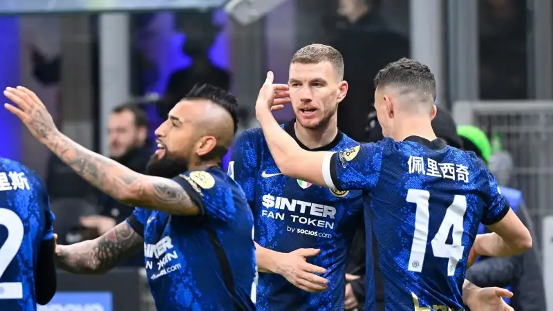 A fatica i nerazzurri riescono a battere i lagunari 2-1 e allungano in testa alla classifica