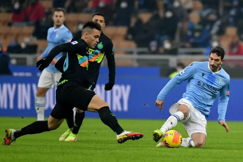 Lautaro 5.5: gli viene annullato per pochissimi centimetri il gol del possibile vantaggio, ma poi fatica a trovare il guizzo
