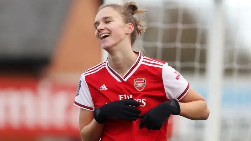 Nel 2017 inizia la sua avventura in Inghilterra con la maglia dell'Arsenal
