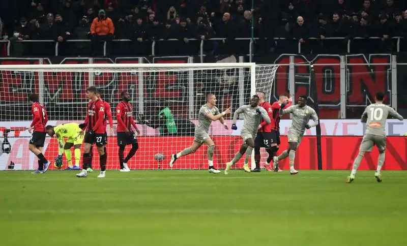 Ostigard 6,5. Segna l'illusorio vantaggio e contiene bene Giroud