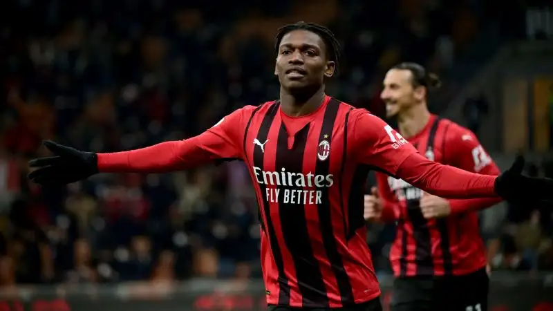 Leao 7: entra nel corso del secondo tempo e con i suoi soliti strappi segna un gol e si procura un rigore