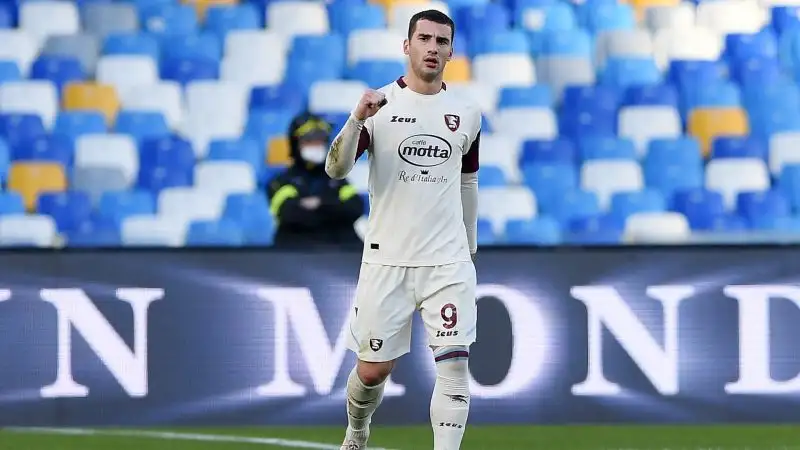 Bonazzoli 6.5: una partita di sacrificio per l'attaccante della Salernitana, che però riesce a sfruttare la giusta occasione per segnare il gol dell'1 a 1