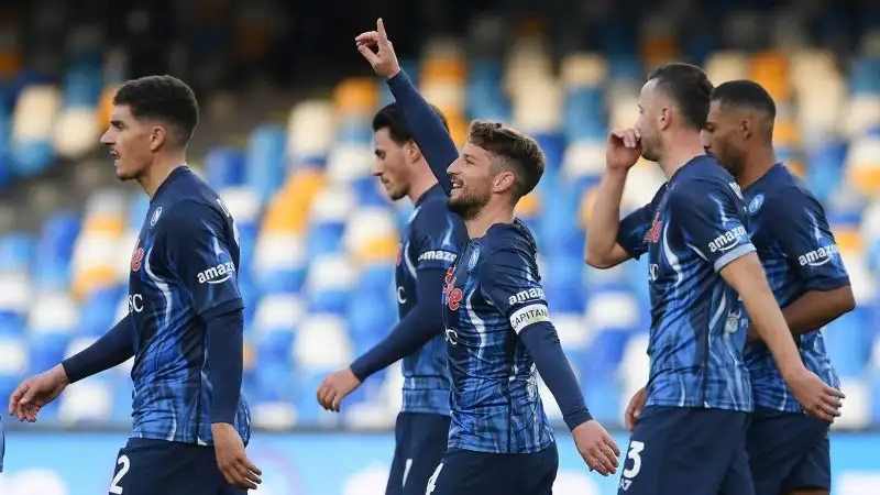Mertens 7.5: gol su rigore e assist per l'attaccante belga, autore di una brillante prestazione