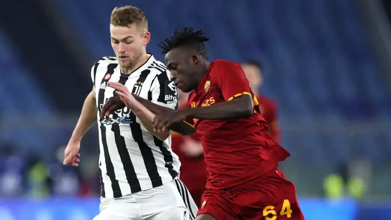 De Ligt 5: disattento in area di rigore, il suo fallo di mano causa la sua espulsione per doppia ammonizione e il rigore poi sbagliato da Pellegrini 
