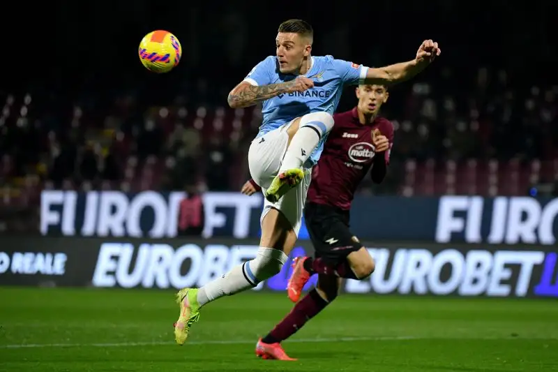 Milinkovic-Savic 7. Il suo assist di tacco al volo vale il prezzo del biglietto per i pochi fortunati presenti