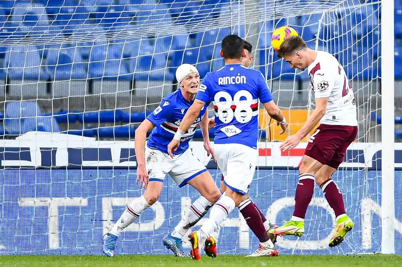 Praet 7: Buona prova del centrocampista, che risulta alla fine decisivo con il suo gol di testa
