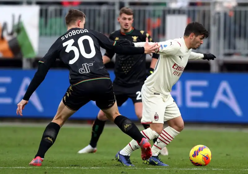 Svoboda 4: sbaglia sul primo gol, causa il rigore del tris rossonero e si fa espellere