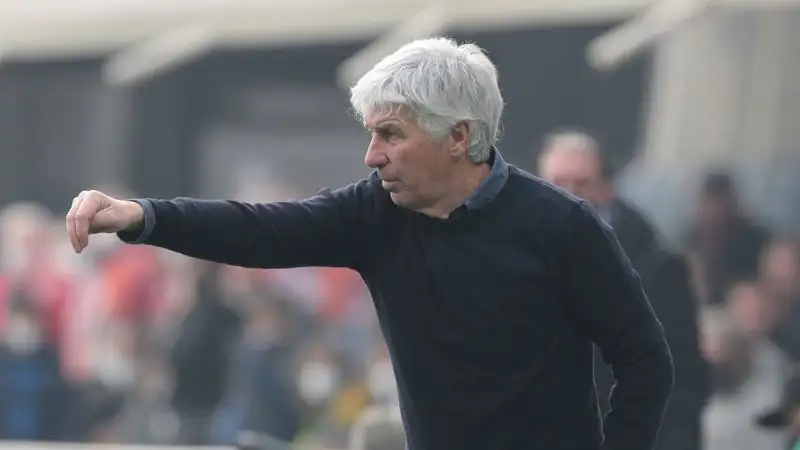 Gasperini 5.5: la sua squadra gioca un primo tempo impreciso in fase di attacco e paga ingenuità fatali nei secondi quarantacinque minuti che costano un altro risultato non favorevole in casa
