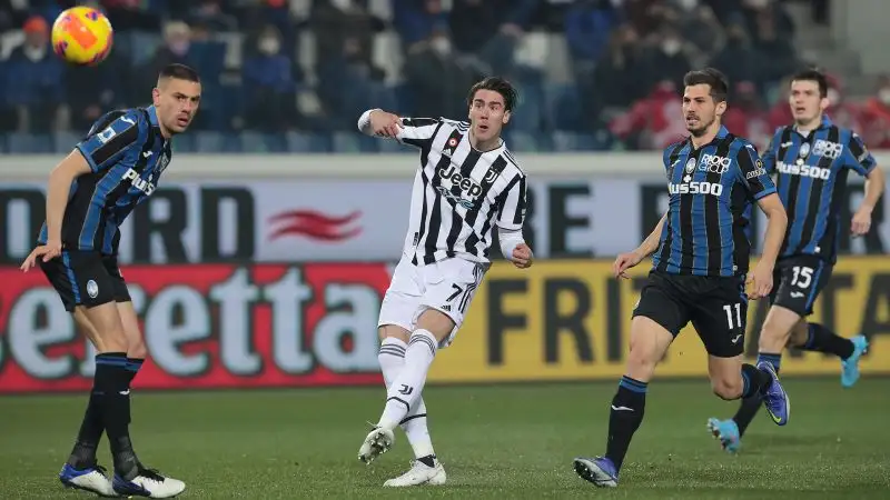 Vlahovic 6: impossibile non dargli la sufficienza per l'impegno che ci mette, ma stavolta le sue polveri restano bagnate.