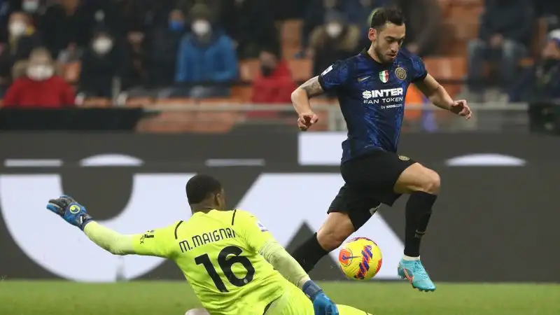 Calhanoglu 7: ancora una volta ispiratissimo quando vede rossonero, suo l'assist per Perisic. Poi esce e l'Inter perde