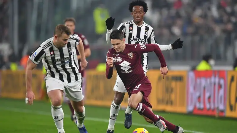 Cuadrado 6: dopo l'assist da corner che propizia la rete di de Ligt nel primo tempo, cala nel secondo e soffre nel confronto con Brekalo