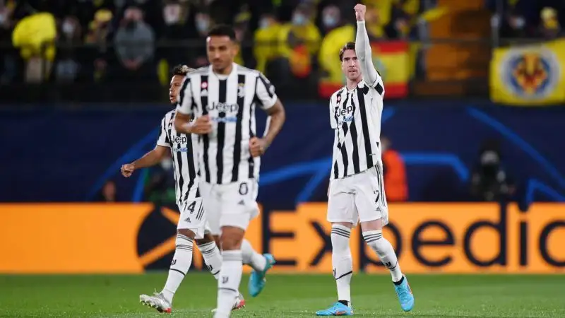 Vlahovic 7: fa gol con il primo pallone che tocca in Champions League