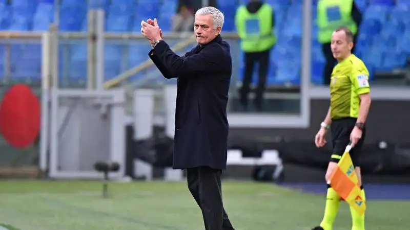 Mourinho 6: novanta minuti di alti e bassi per la sua squadra, che nel primo tempo va in difficoltà contro l'aggressività del Genoa e nel secondo cresce di intensità grazie ai cambi ma è poco precisa. La rete di Zaniolo annullata e l'espulsione del giocatore azzurro compromettono il finale di partita