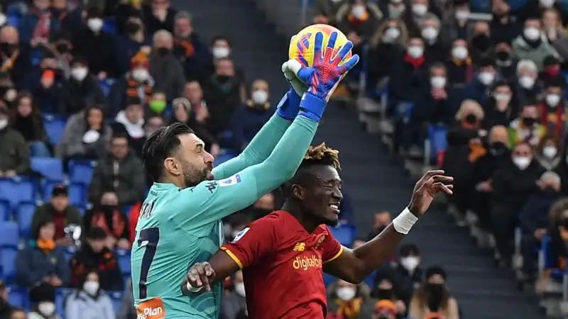 Sirigu 6: la Roma è poco precisa, ma il portiere azzurro si fa trovare presente