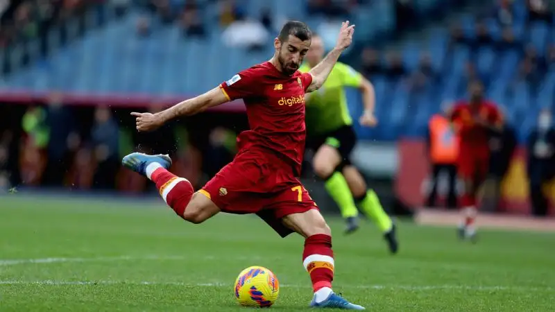 Mkhitaryan 6: prestazione in chiaroscuro del giocatore armeno, che nei primi minuti è tra i più propositivi dei suoi e poi, complice la tensione, cala
