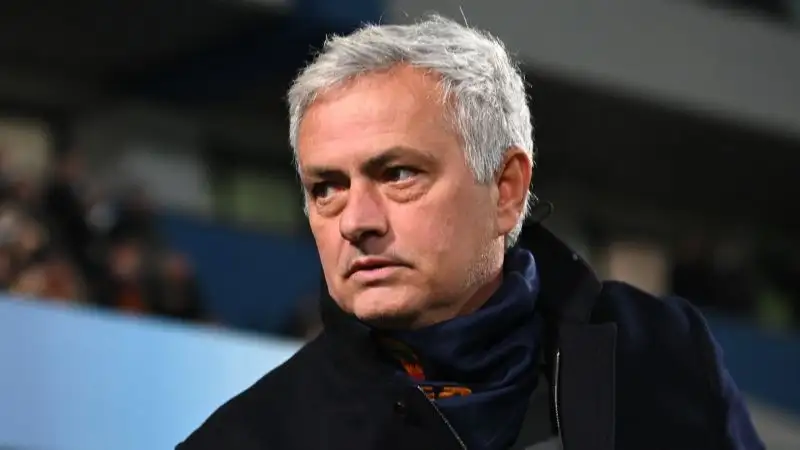 Mourinho 6: la sua squadra va in vantaggio alla fine del primo tempo, ma si fa rimontare dal Sassuolo nel corso del secondo. I cambi per dare maggiore sostanza lo premiano, complice l'espulsione di Ferrari, e alla fine la Roma riesce a conquistare un punto