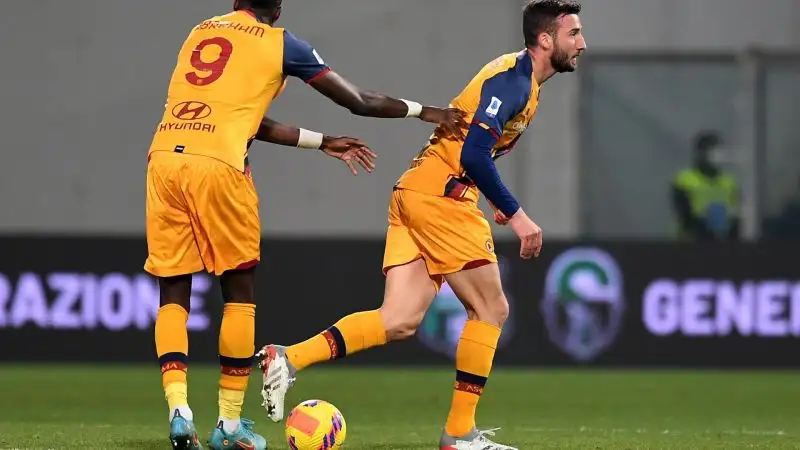 Cristante 6.5: Mourinho lo fa entrare nel corso del secondo tempo per dare sostanza alla sua squadra, il centrocampista azzurro lo ripaga trovando il gol del 2 a 2 negli ultimi istanti della gara