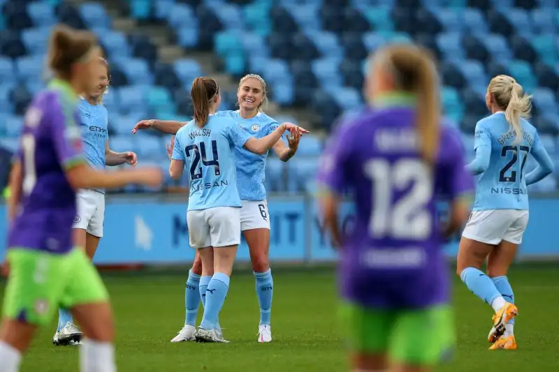 La sua carriera da professionista è iniziata nel 2002 con il Sunderland
