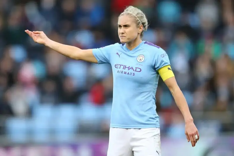 Cinque anni più tardi è approdata al Leeds, dove è rimasta fino al 2010
