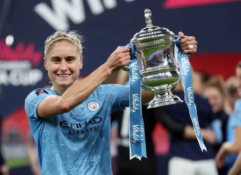 Grazie alle sue prestazioni si è guadagnata la fascia da capitano dei Citizen
