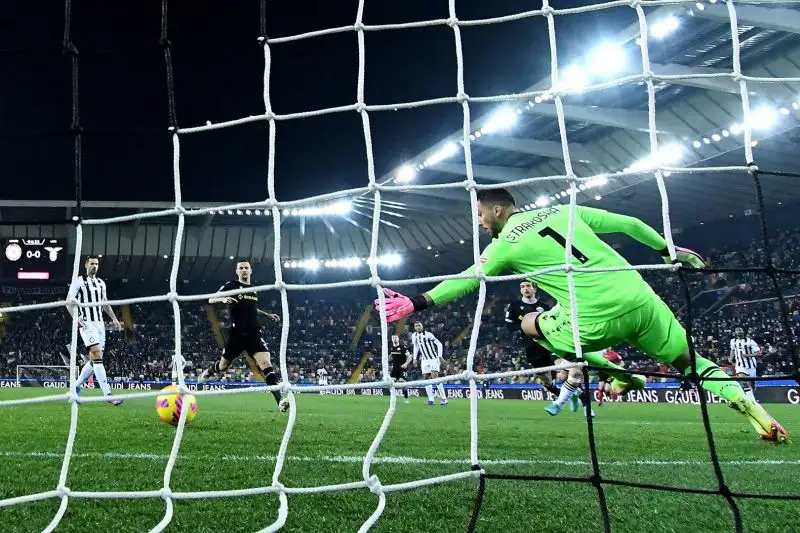 Strakosha 6: patisce fino a un certo punto il gol a freddo, si guadagna la sufficienza negando il raddoppio a Becao

