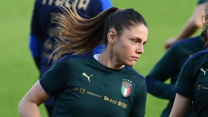 Con la Nazionale maggiore ha esordito nel 2013