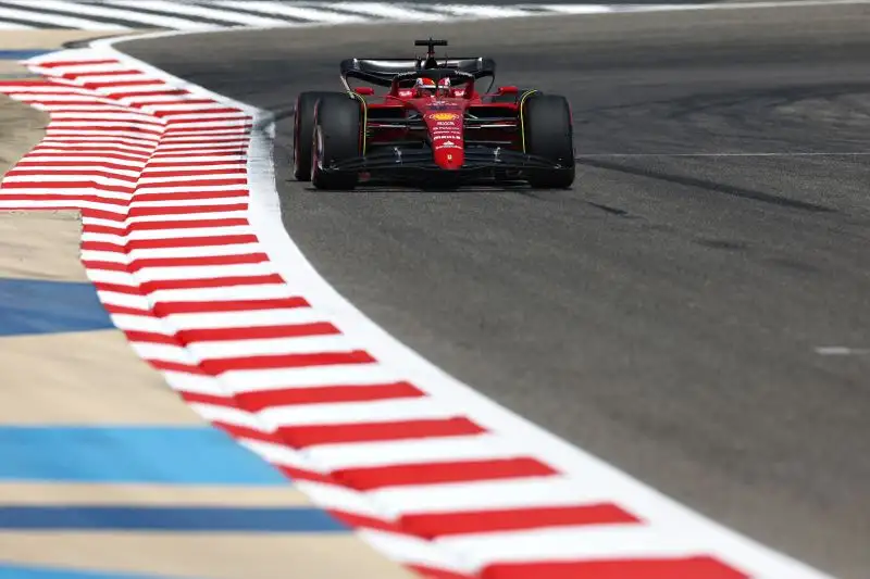 Al secondo e al terzo posto Carlos Sainz e Charles Leclerc