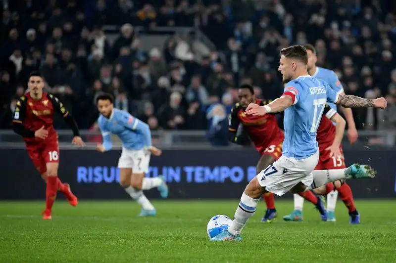 Immobile 7. Stavolta gli basta un rigore per regalare i tre punti alla Lazio e superare Piola nella storia biancoceleste