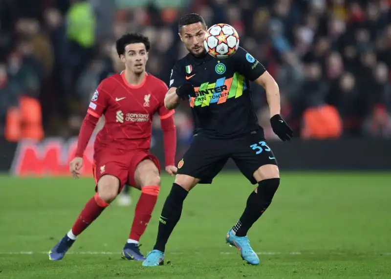 D'Ambrosio 6. Entra al posto di De Vrij e non commette errori.