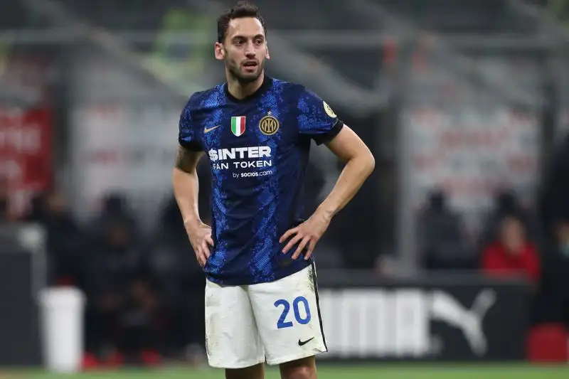 Calhanoglu 5,5: fischiatissimo dal suo ex pubblico, cerca in ogni modo di lasciare il segno ma i risultati sono scadenti