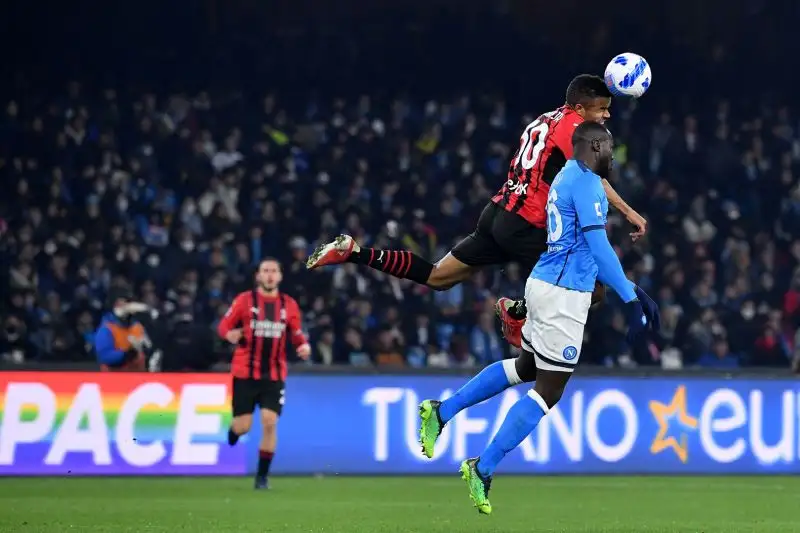 Koulibaly 5,5. Tiene in gioco Giroud in occasione del gol
