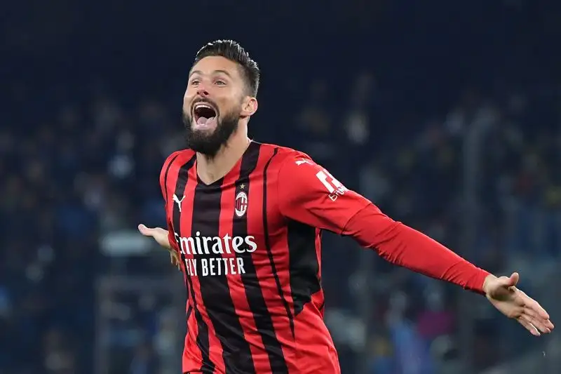 Giroud 7. Dopo l'Inter, manda ko anche il Napoli con una deviazione vincente.
