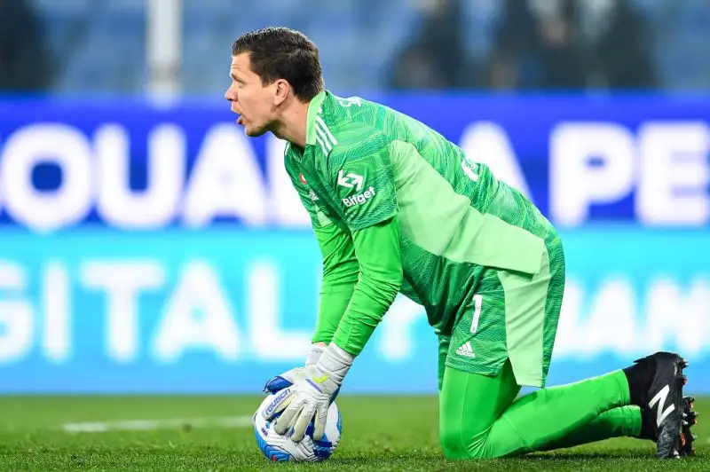 Szczesny 7. Il rigore parato è da grande portiere, incolpevole sulla punizione deviata dell'1-2.