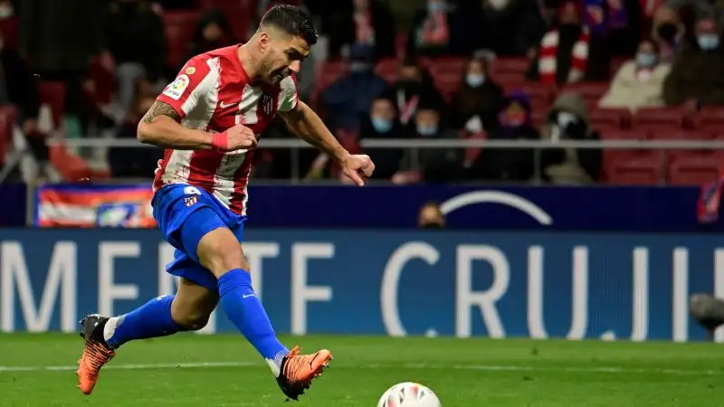 Luis Suarez
Aston Villa 35%, Inter Miami 20%, Atletico Madrid 20%, Besiktas 20%, Al-Hilal 5%