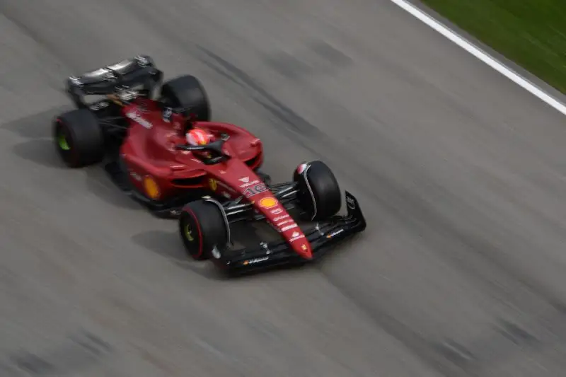 Leclerc 9: Ottimo scatto e buona gestione del vantaggio, però nel finale ha le gomme più consumate e non può nulla contro Verstappen
